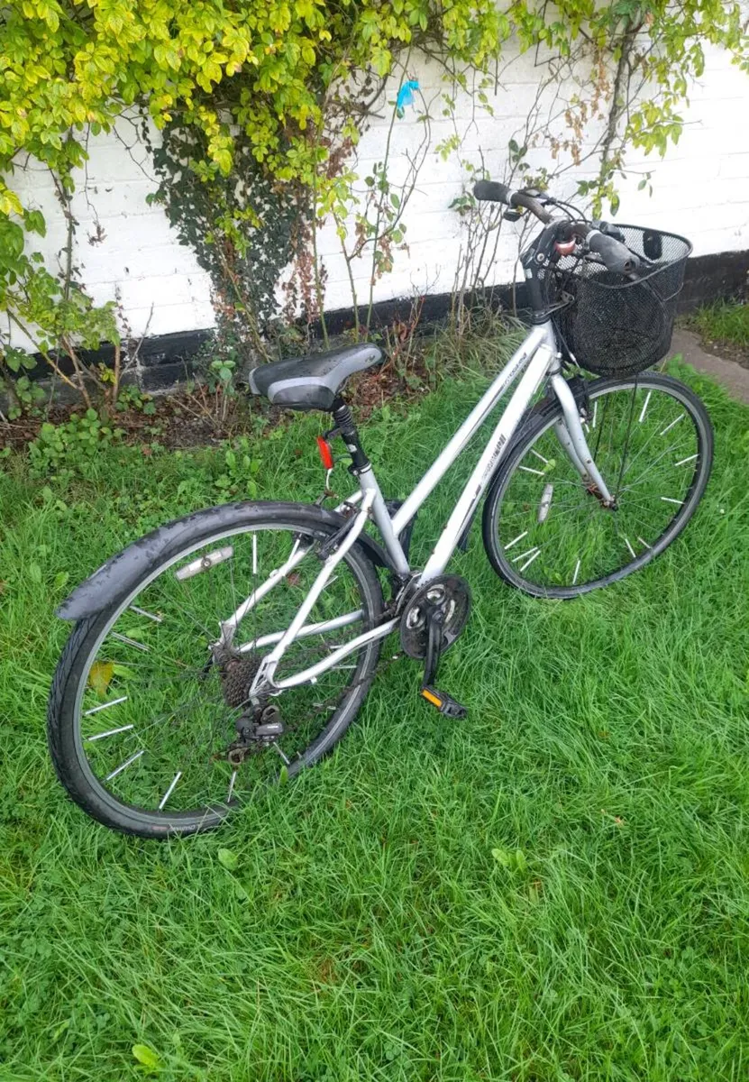 Ladies hybrid bike for sale - Image 2