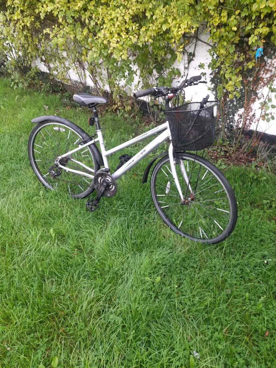 Ladies hybrid bike for sale - Image 4
