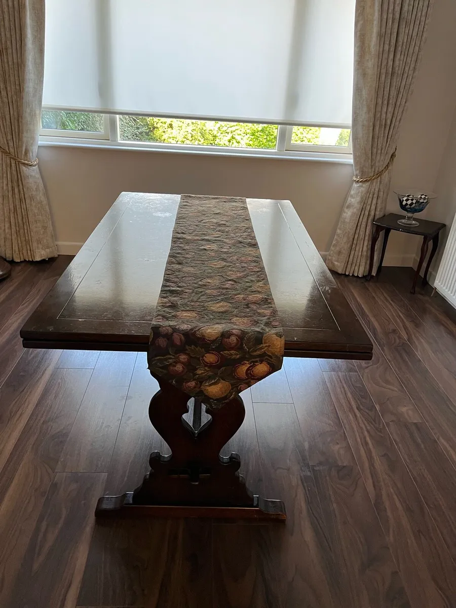 Dining table - Image 1