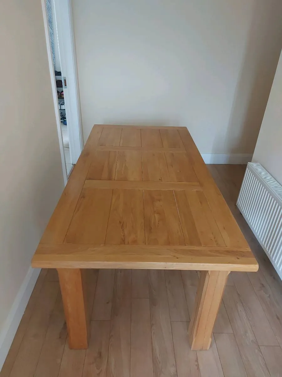 Solid oak table - Image 1