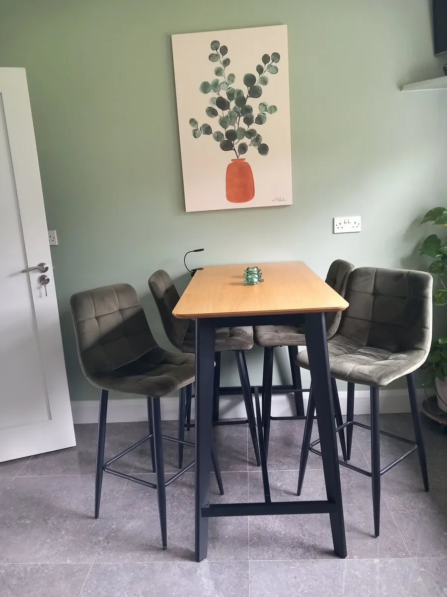 Bar Table and 4 chairs - Image 2