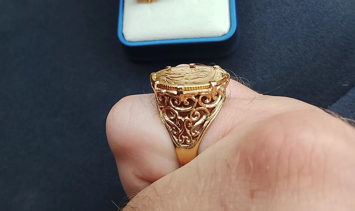 Unique 🪙GOLD SOVEREIGN RING🪙 - Image 2