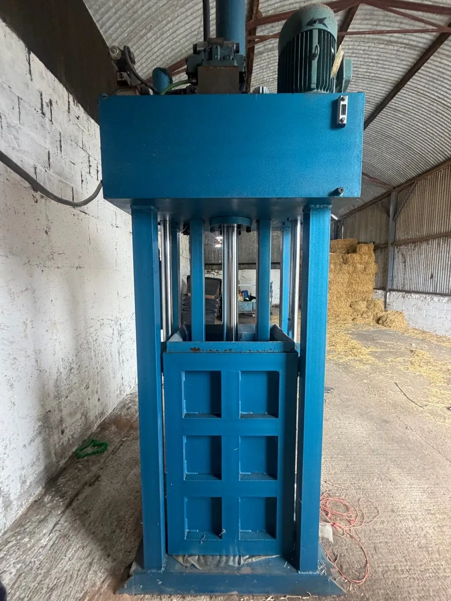 Compact bailer - Image 1
