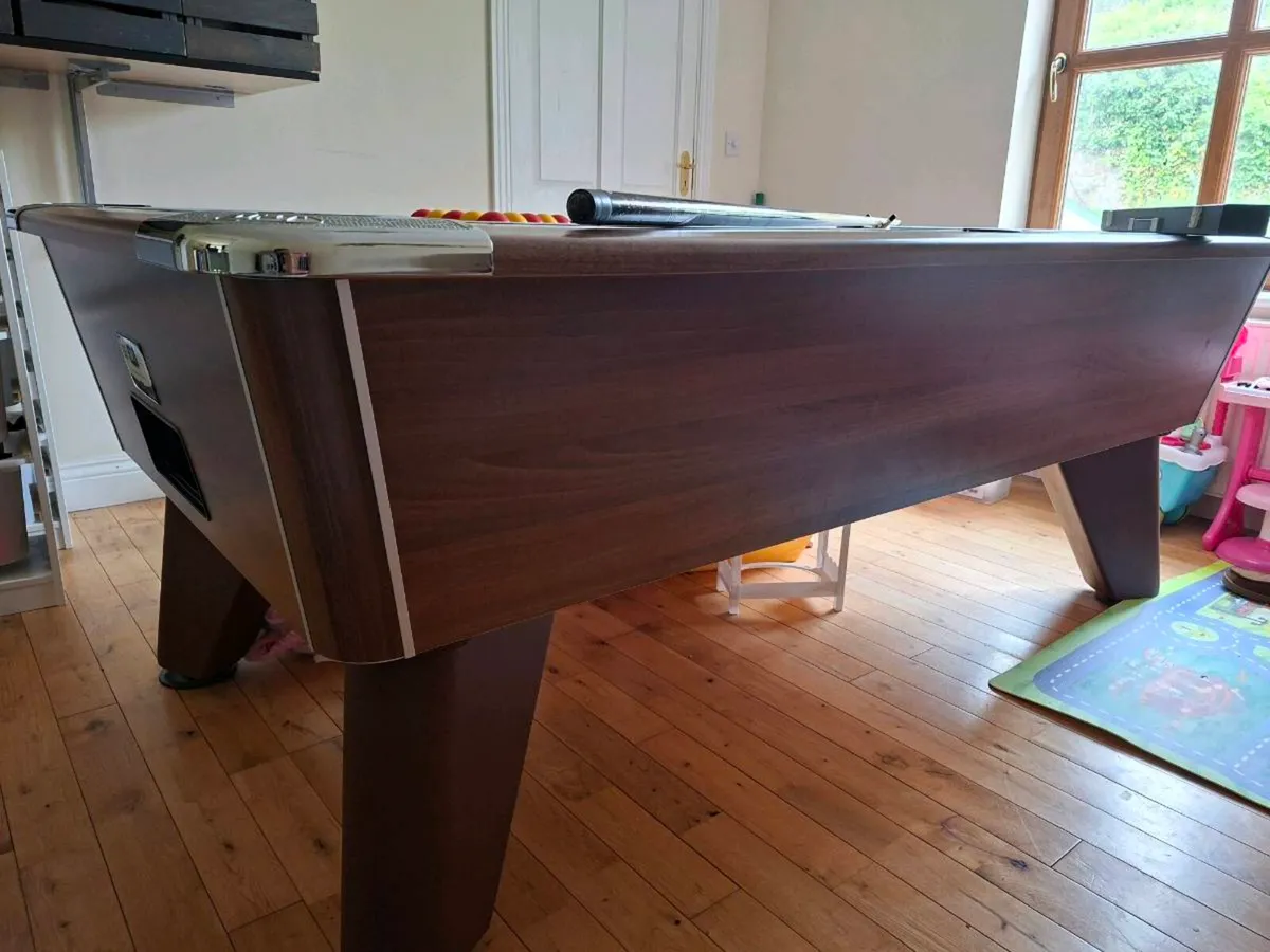 Stunning pool table - Image 3