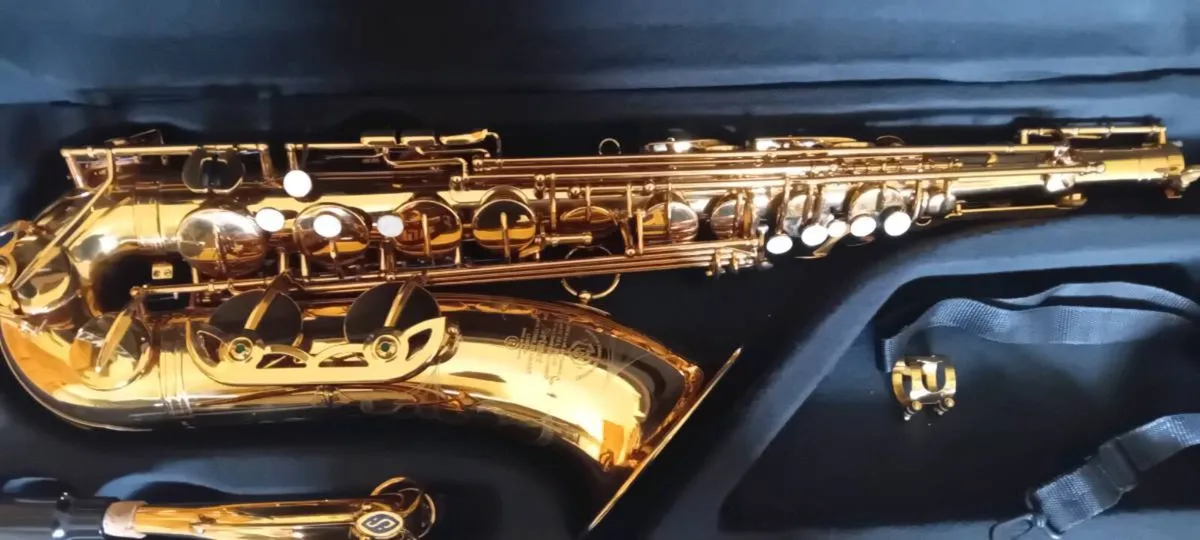 Tenor saxaphone - Image 1