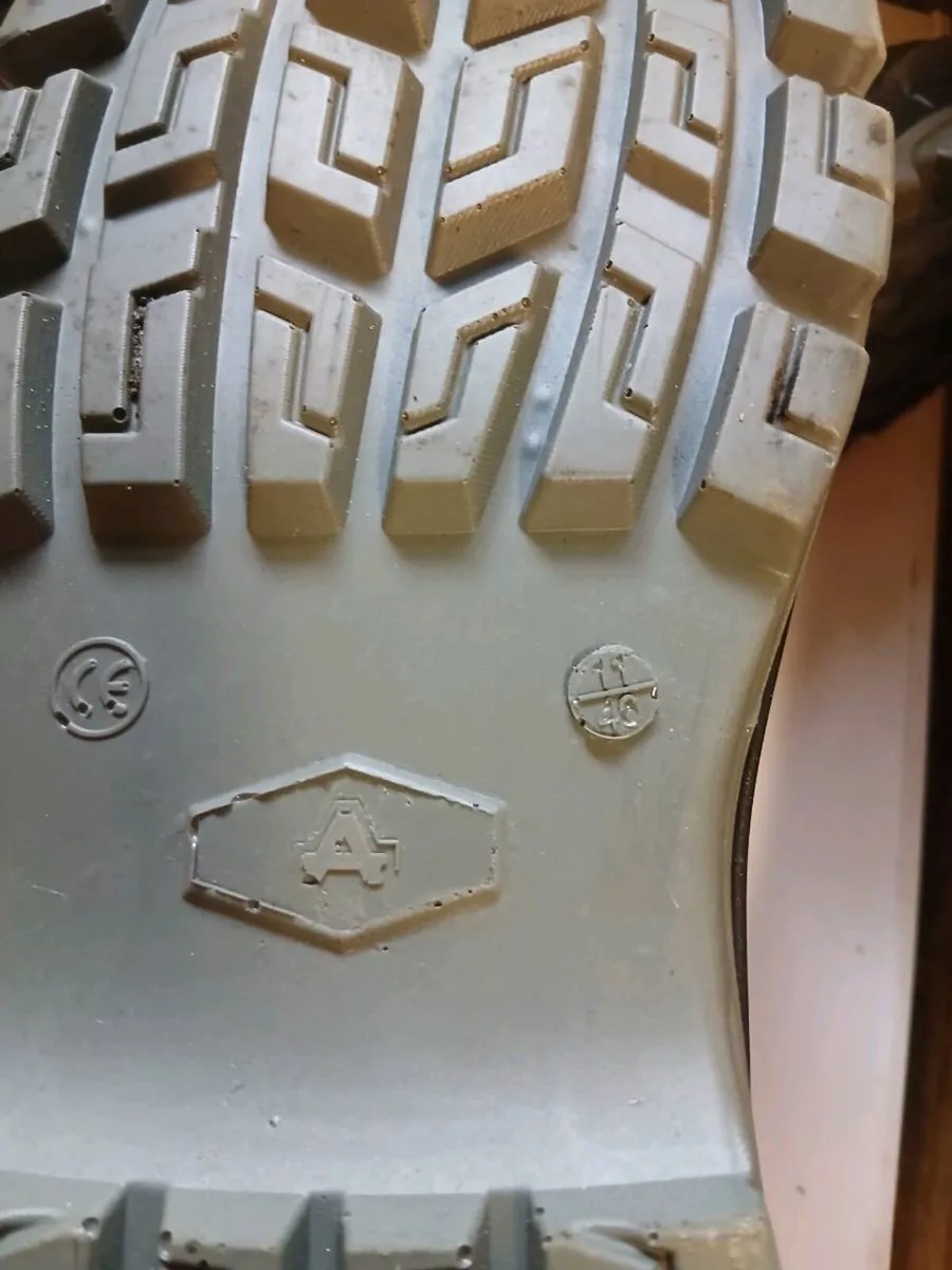 Work boots - Image 2