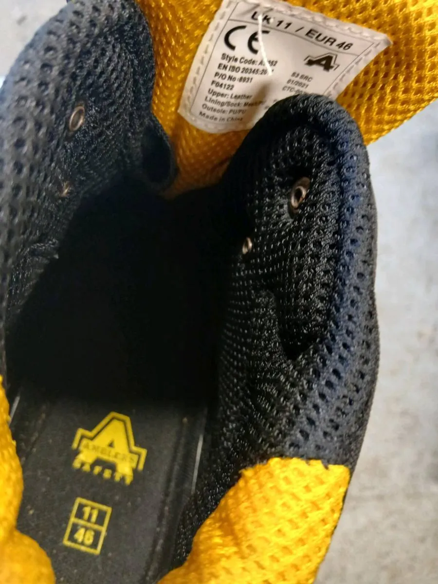 Work boots - Image 3