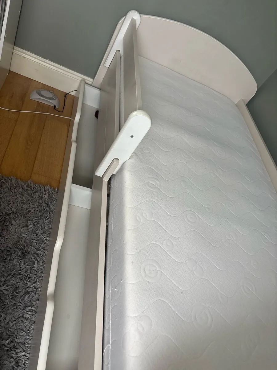 Junior/ kids  bed - Image 2