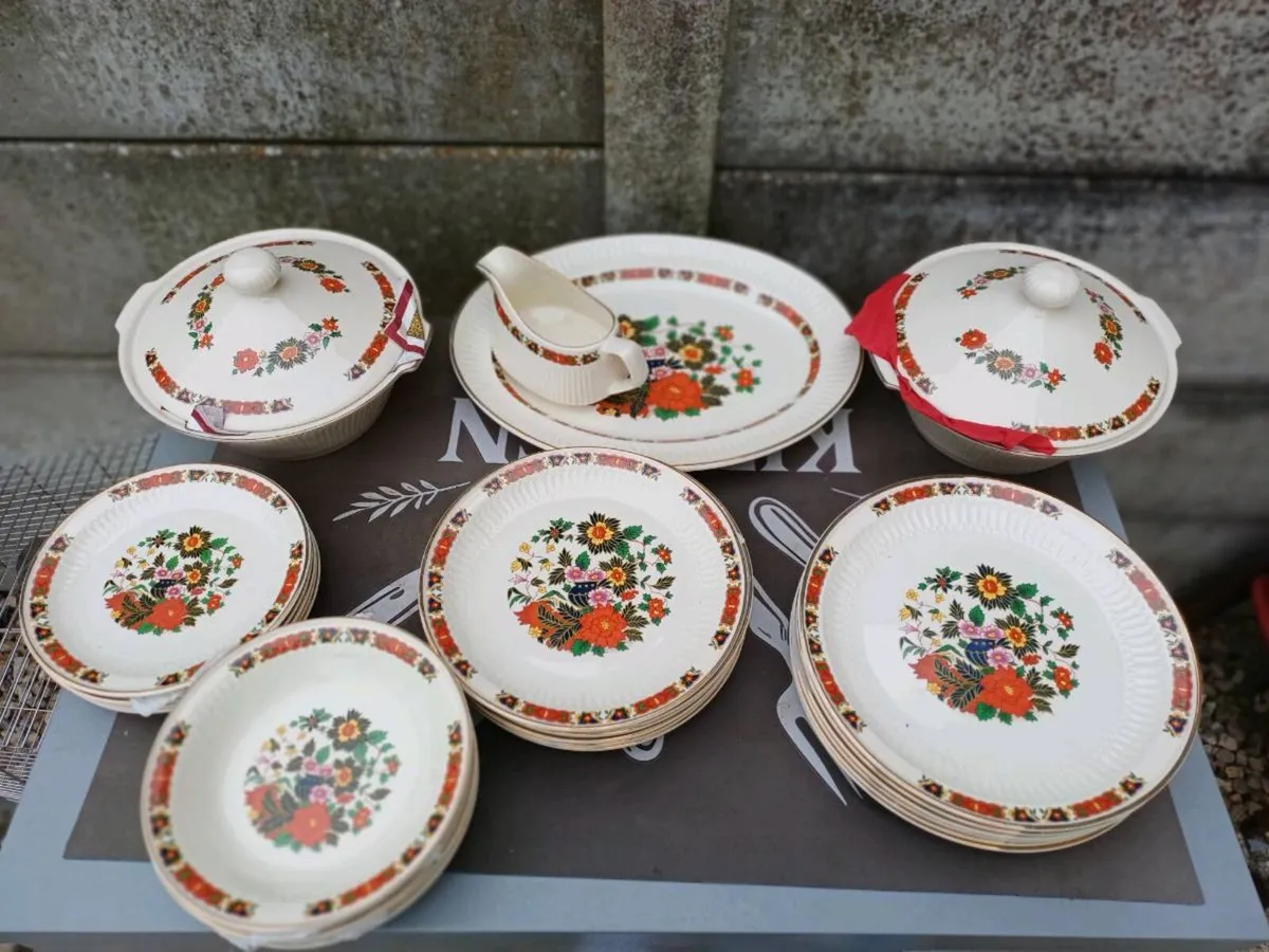 Vintage 28pc Carrigdhoun Pottery Ltd - Image 1