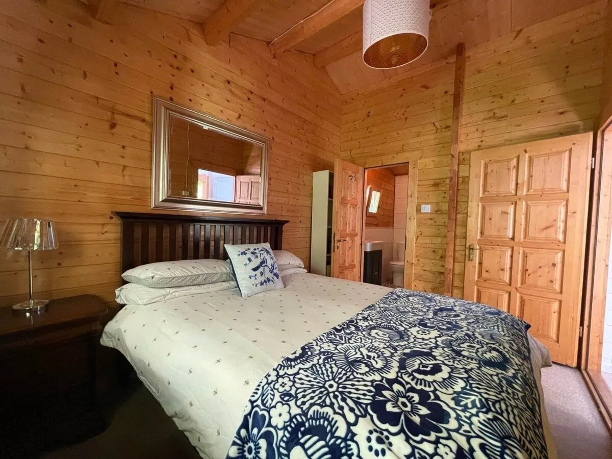 Log cabin - Image 1