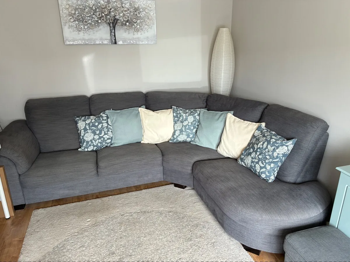 Corner Sofa in excellent condition - Image 1