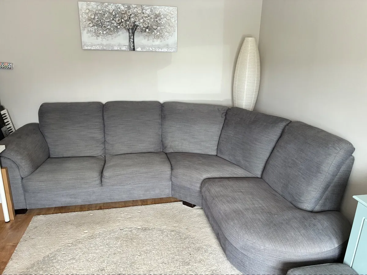 Corner Sofa in excellent condition - Image 2