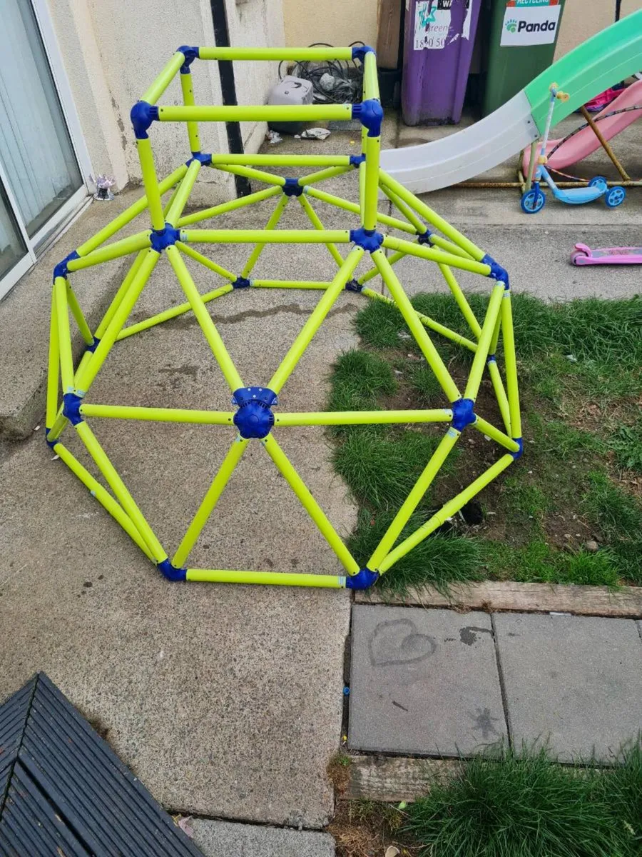 Kids climbing frame