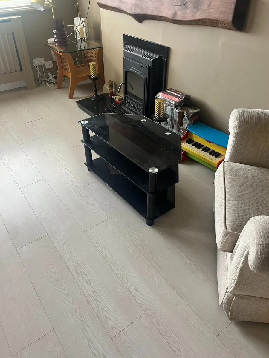 TV stand - Image 2