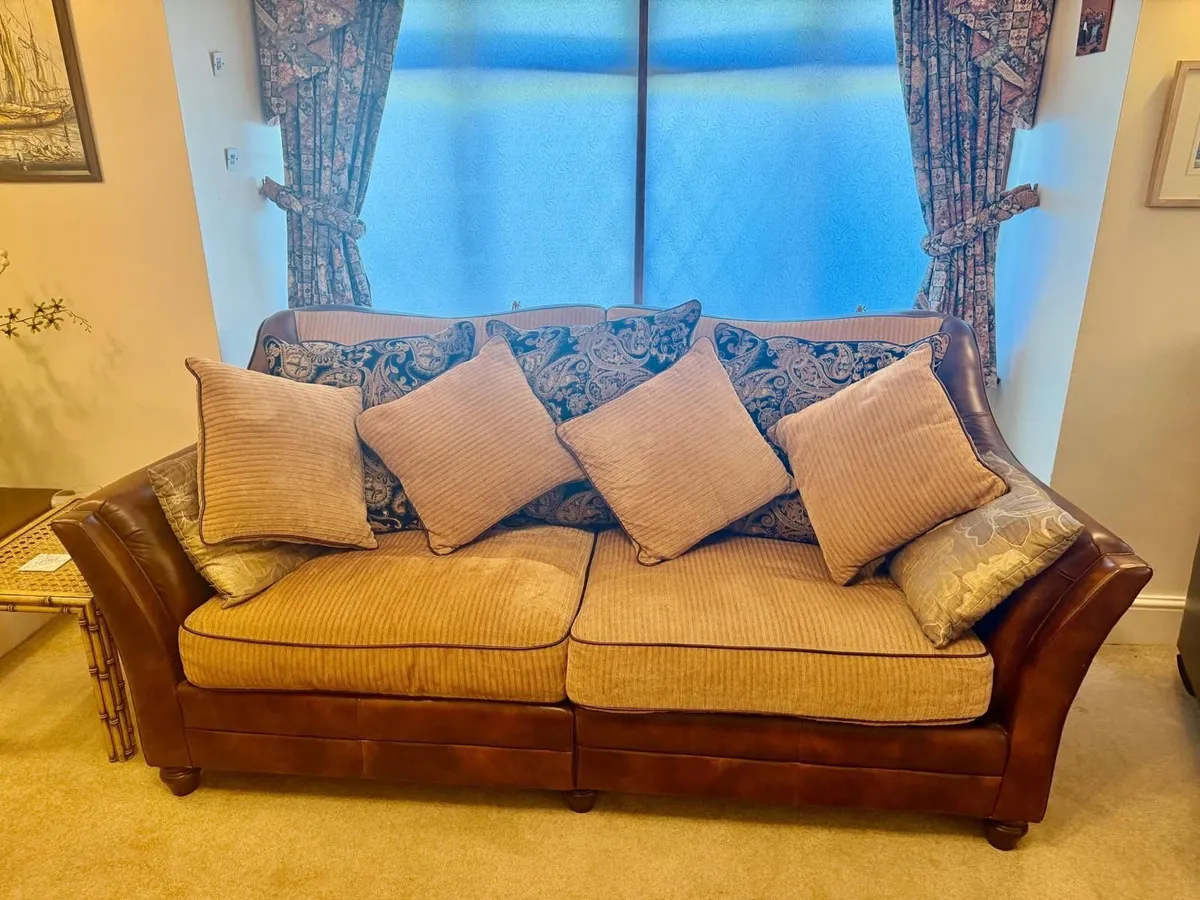 Couches - Image 2
