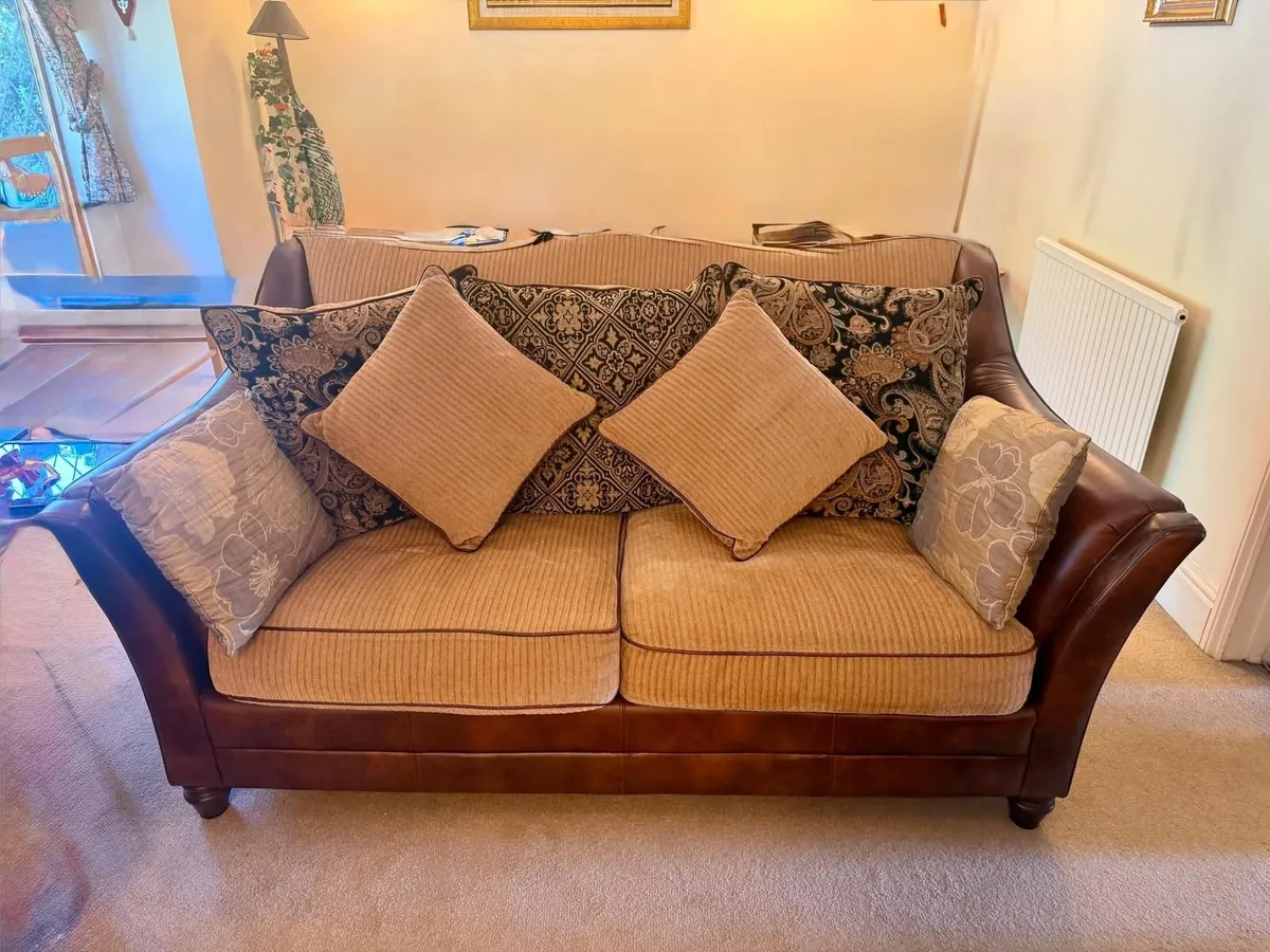 Couches - Image 3