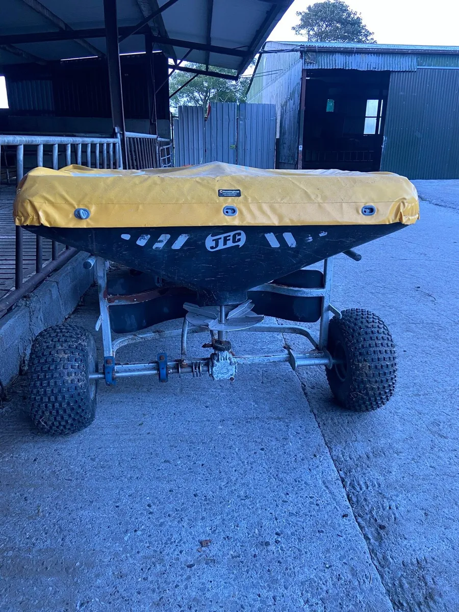 Quad and 500kg spreader - Image 3