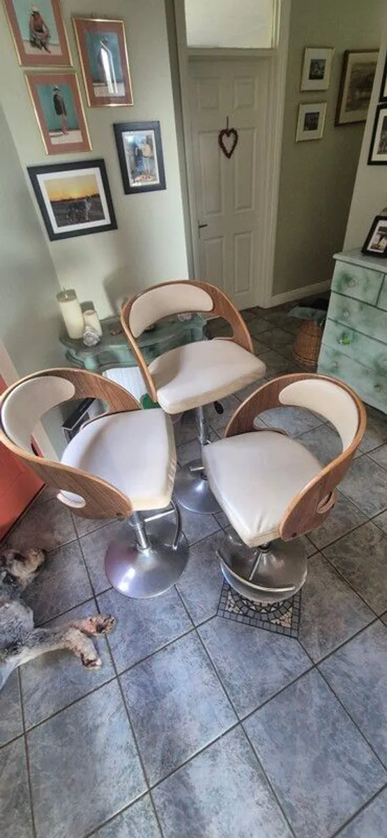 breakfast bar stools - Image 1
