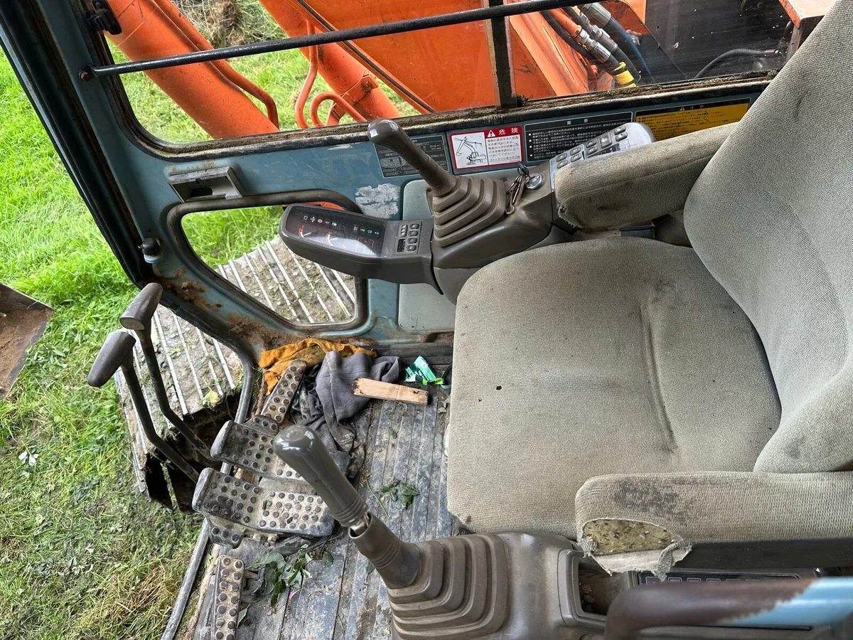 Hitachi EX100-3 digger - Image 4