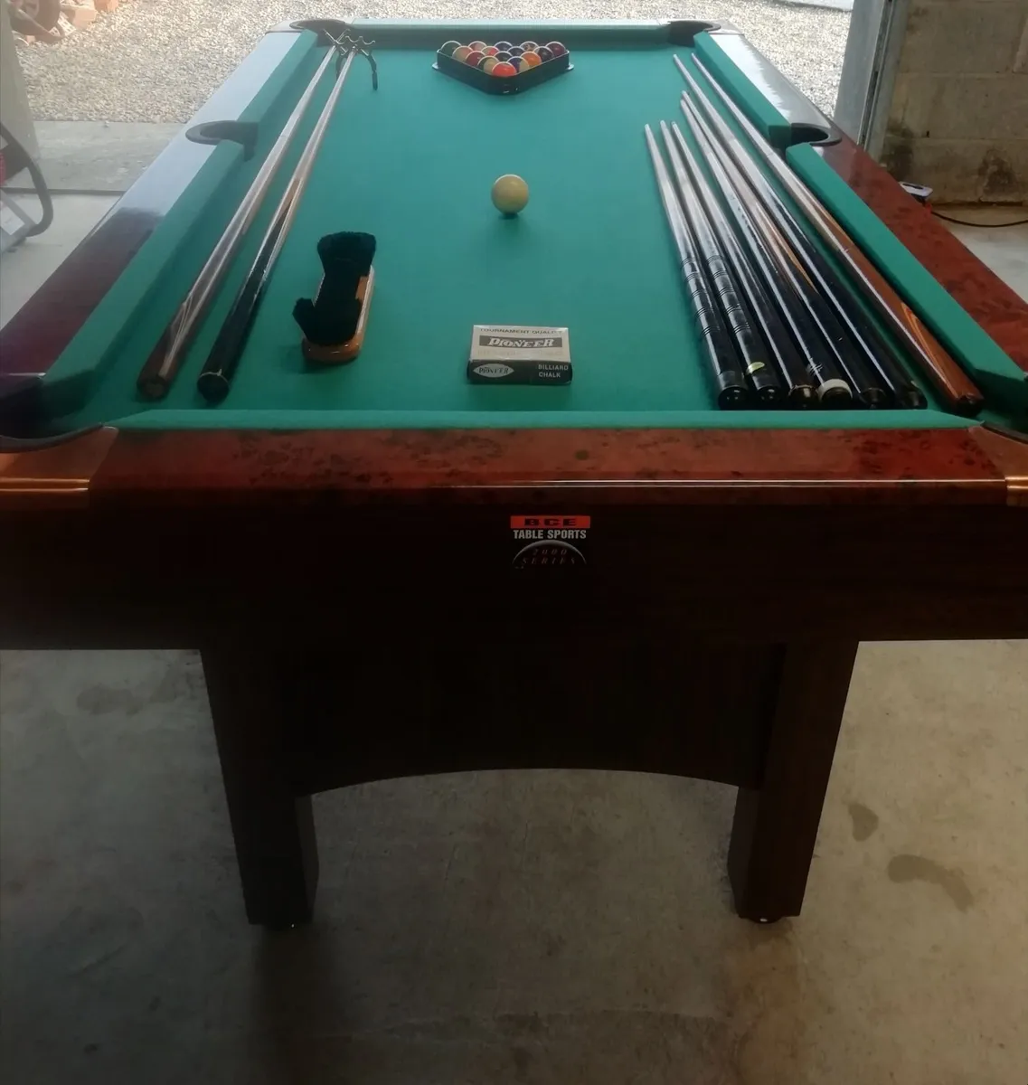 Pool table - Image 1