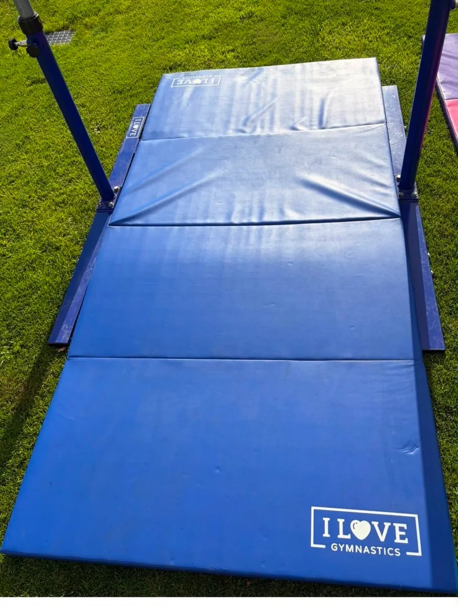 Gymnastics bar & mat and beam & mat - Image 2