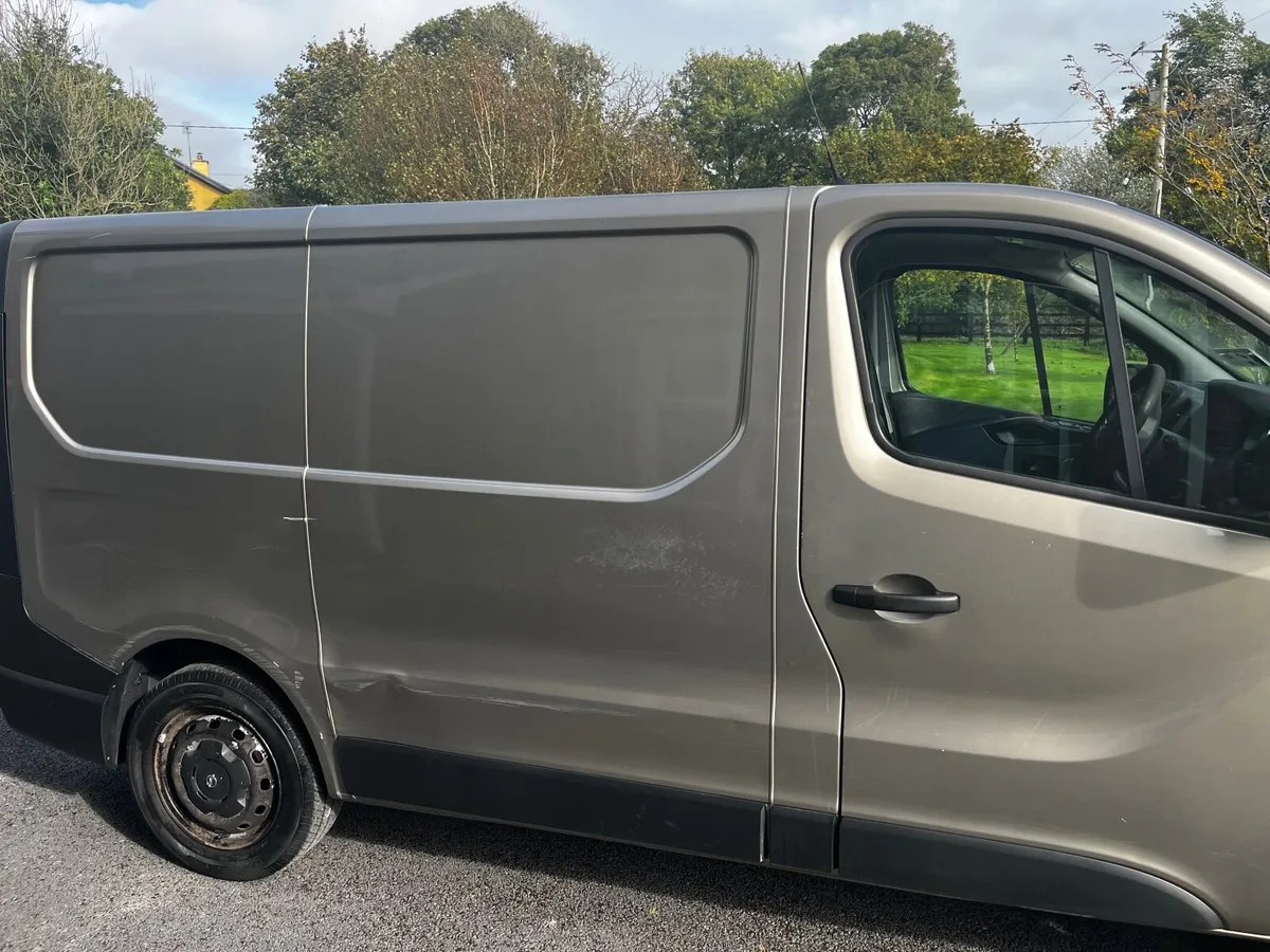 Opel Vivaro 2015 - Image 1