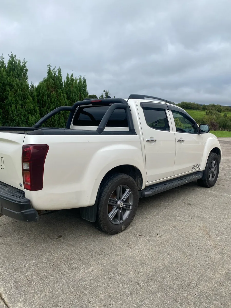 2017 ISUZU D-MAX BLADE 1.9L — FOR SALE - Image 2
