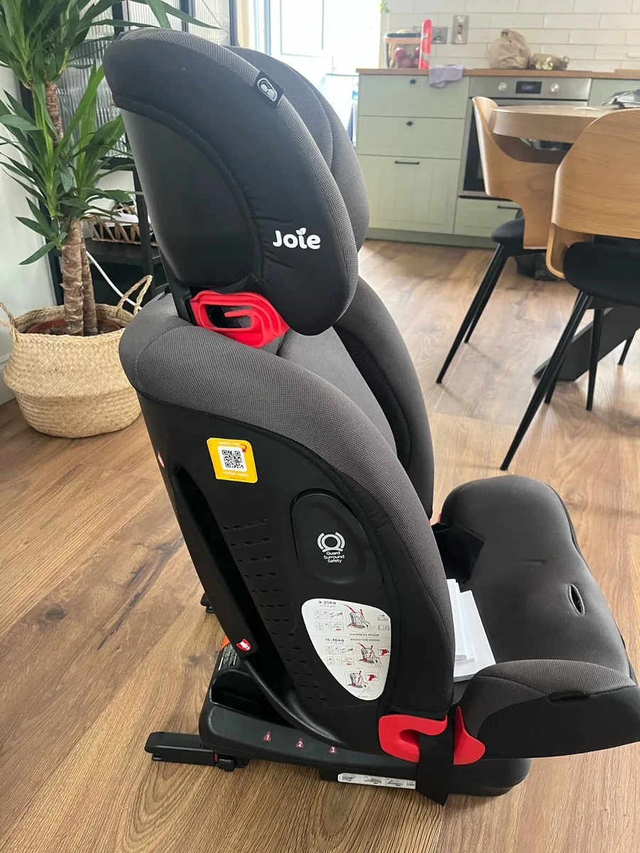 Joie child car seat 9-25kg isofix perf.condition - Image 1