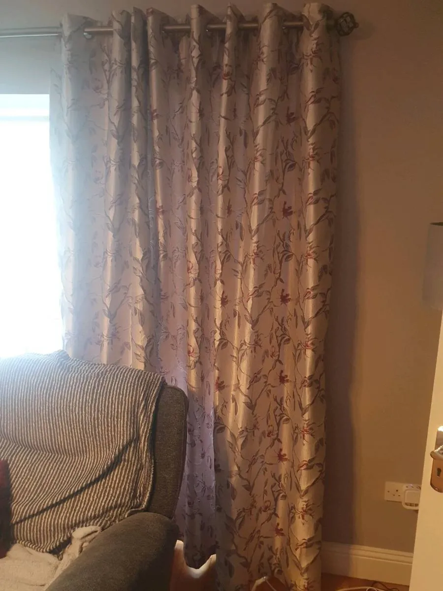 Curtains - Image 2