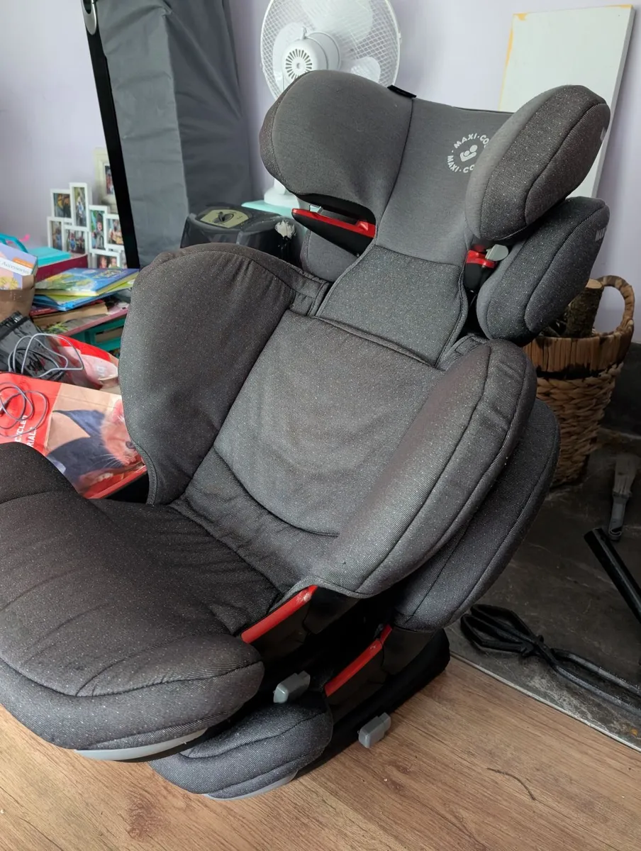2x car seats isofix toddler to 36kgs