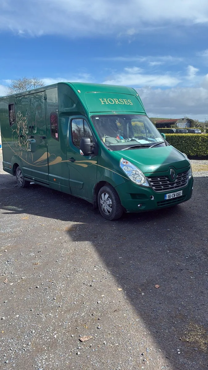 Horse box - Image 1