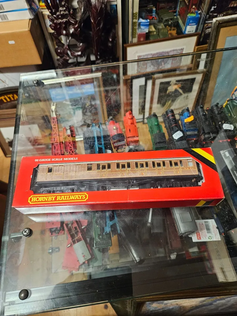 Hornby OO Gauge Carraige