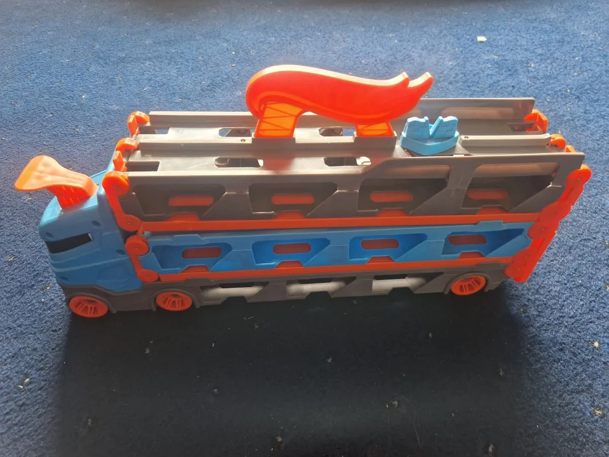 Hot Wheels City Speedway Hauler Playset - Image 3