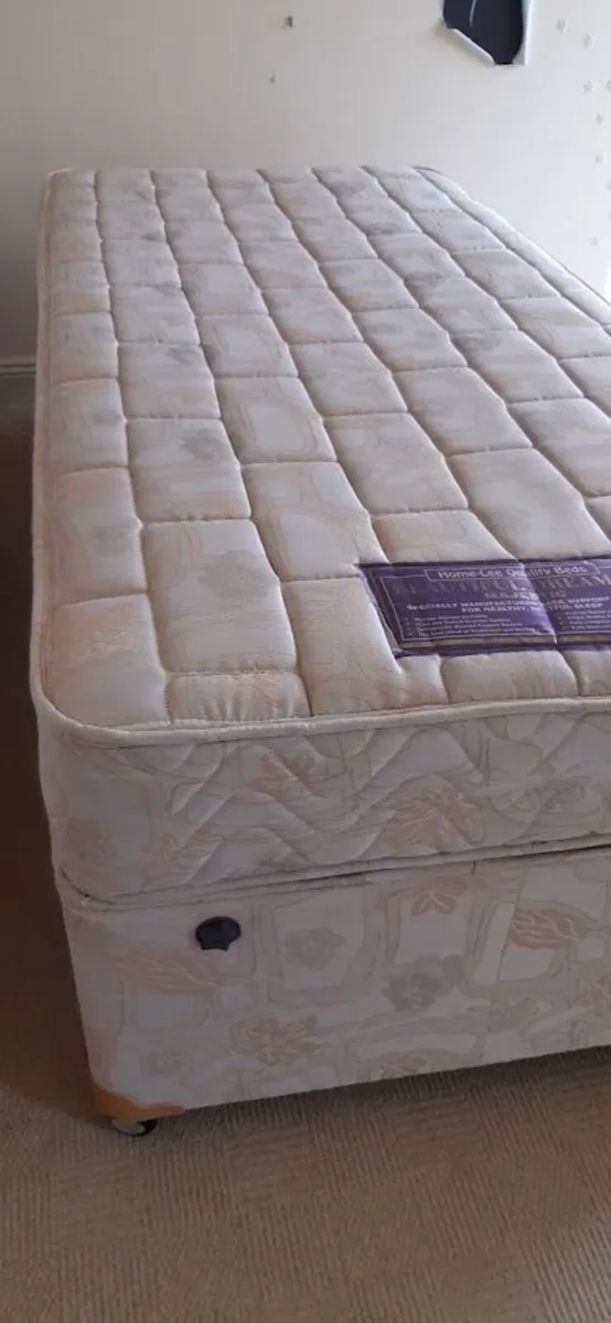 single bed - Image 1