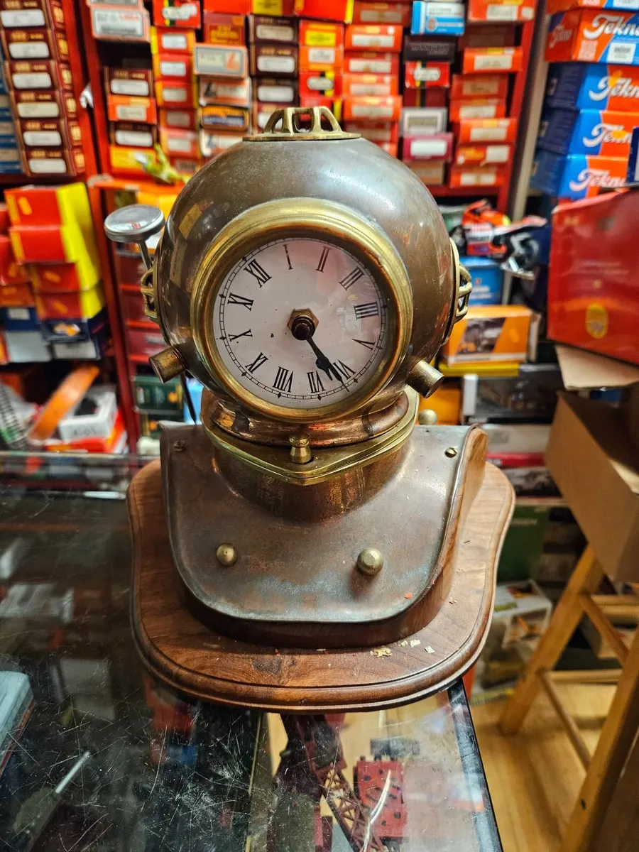 Divers Helmet Clock - Image 1