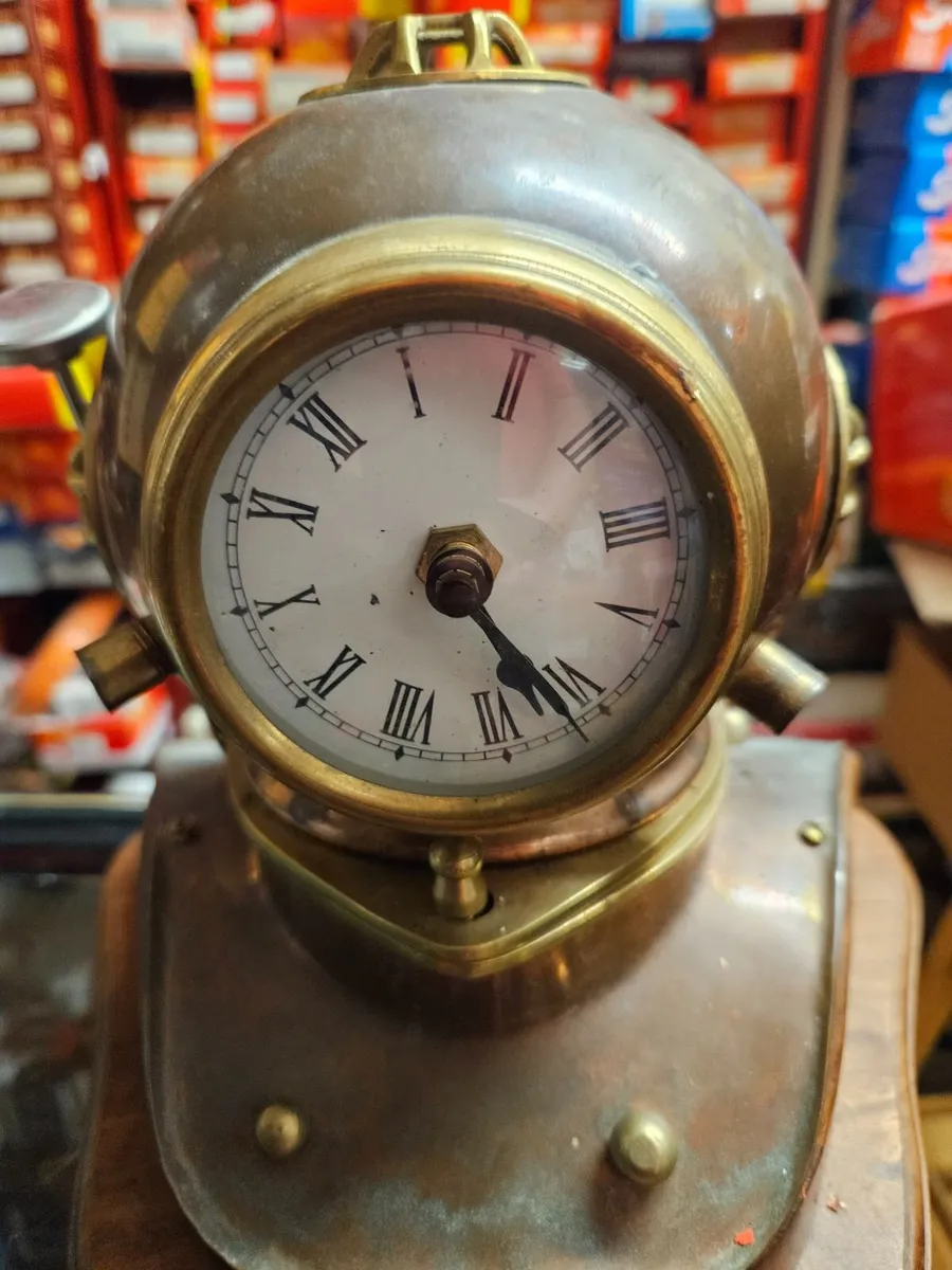 Divers Helmet Clock - Image 2