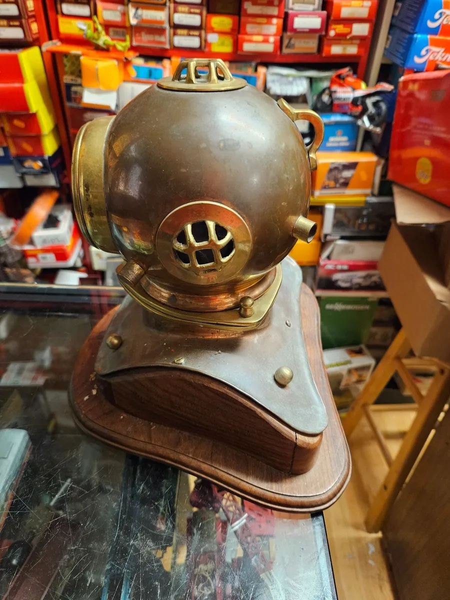 Divers Helmet Clock - Image 3