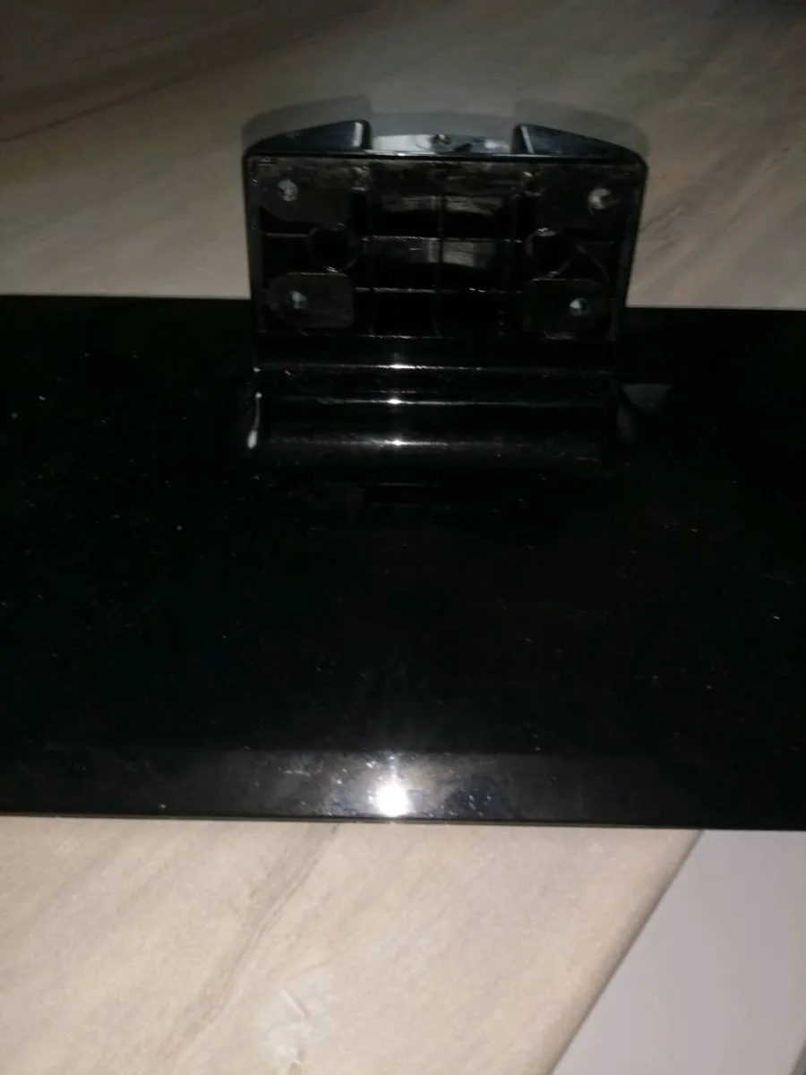 TV stand - Image 3