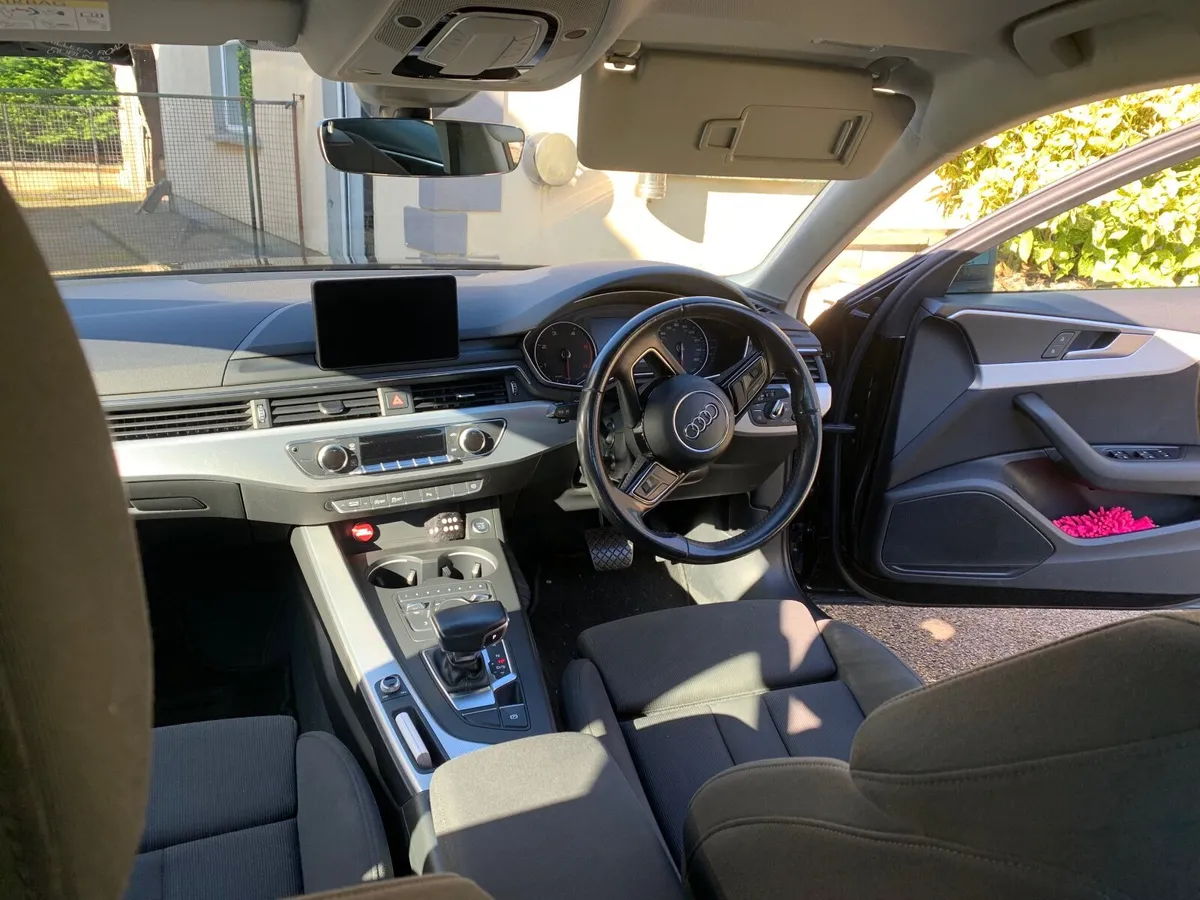 Audi A4 B9 2017 - Image 2