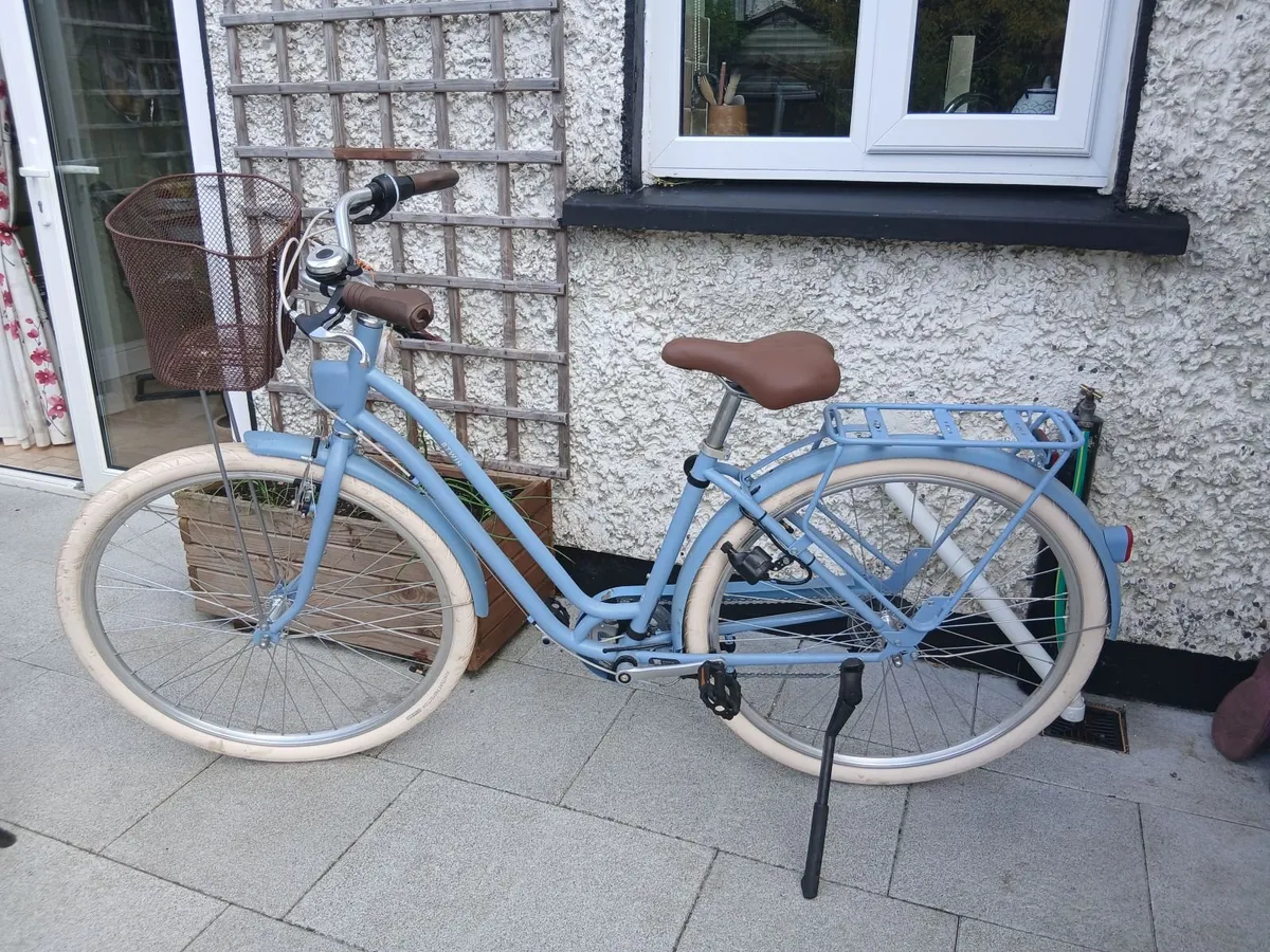 Ladies low frame city bike - Image 1