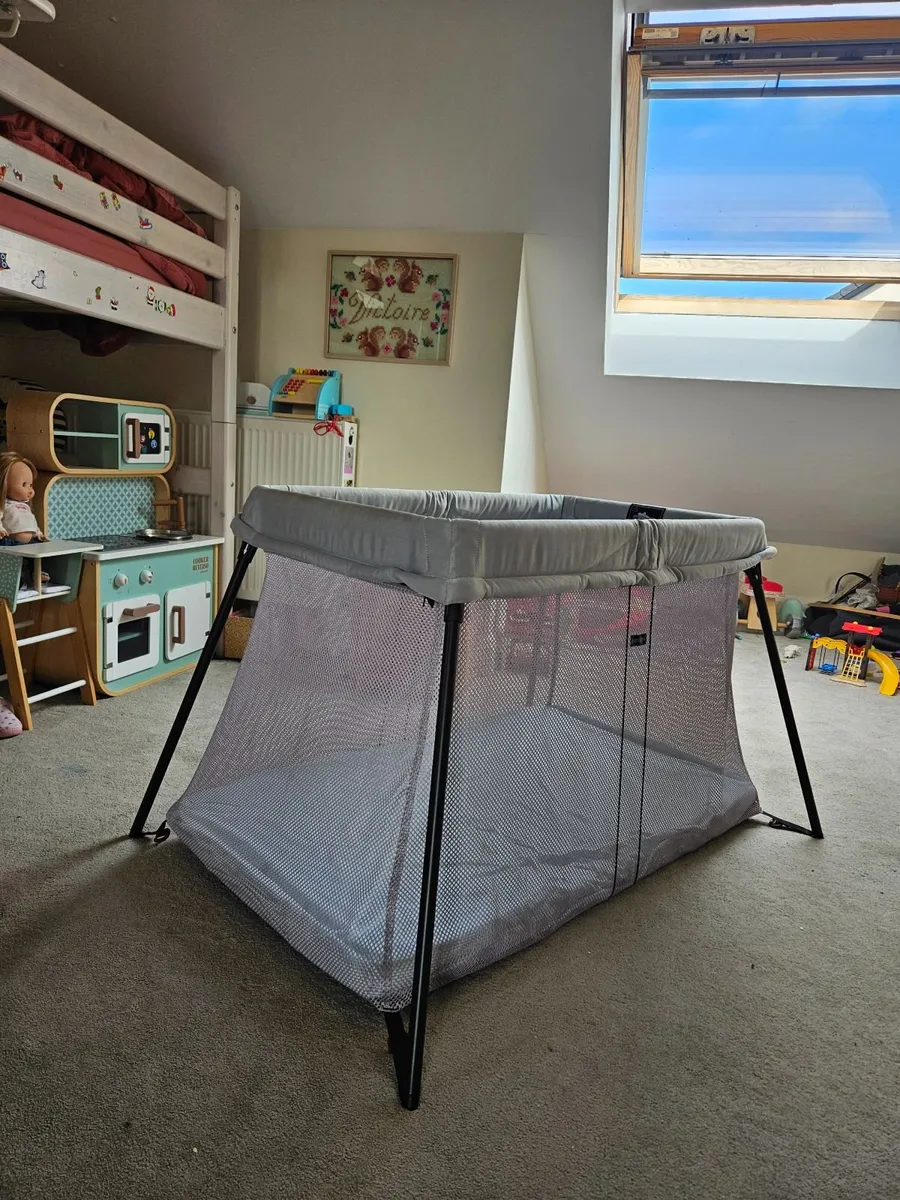 BabyBjörn Travel Cot Light – Silver Mesh - Image 2