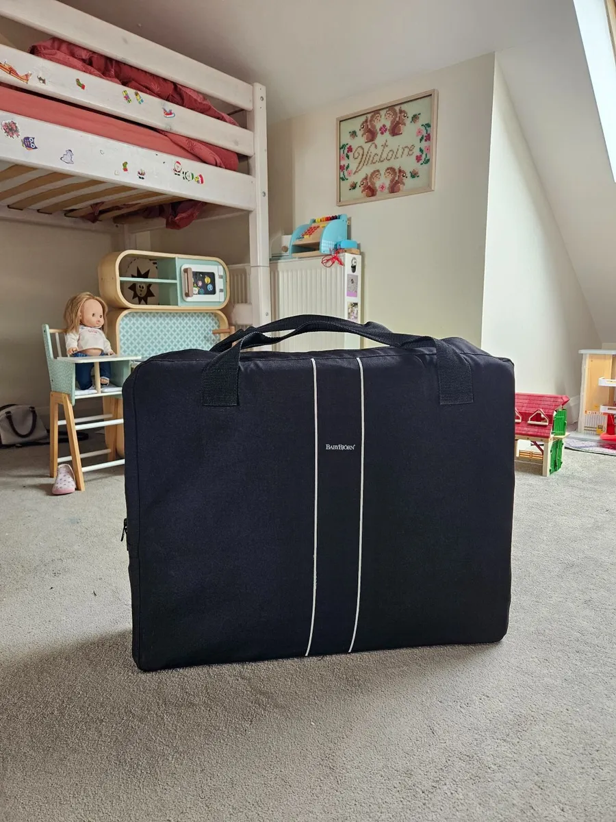 BabyBjörn Travel Cot Light – Silver Mesh - Image 3