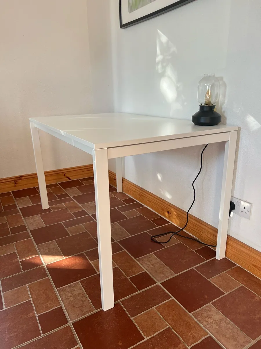 Table white - Image 1