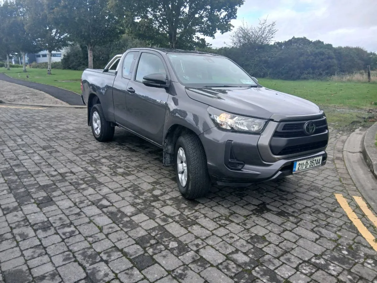 Toyota Hilux 221 - Image 2