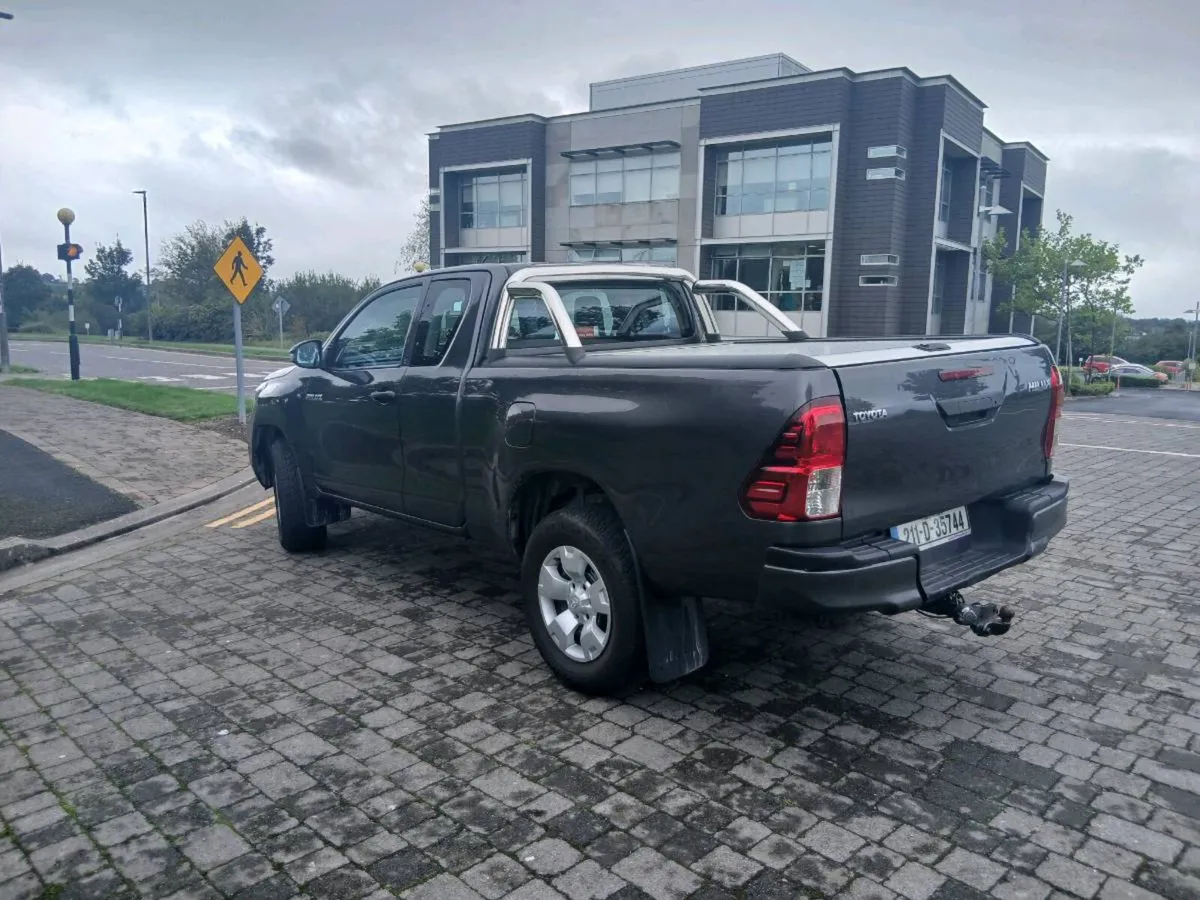 Toyota Hilux 221 - Image 3