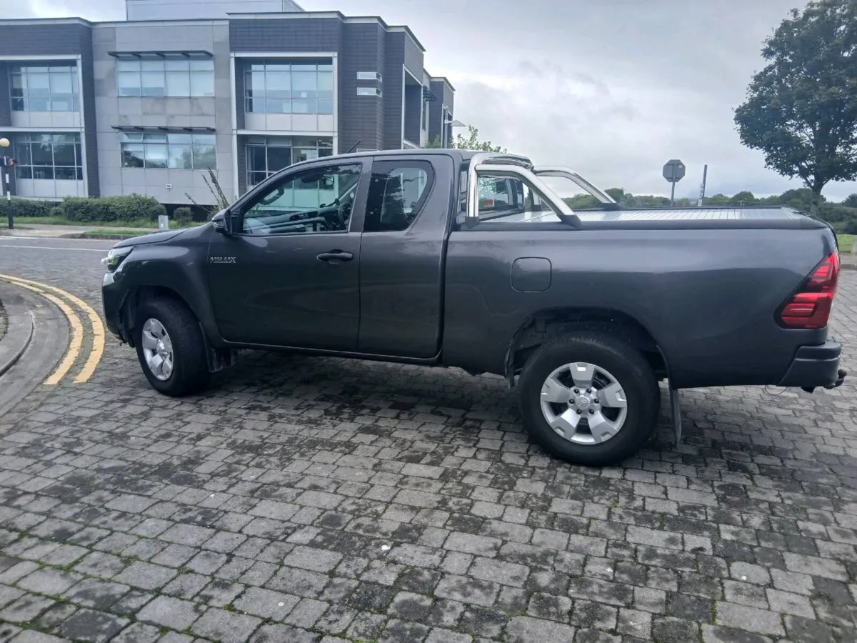 Toyota Hilux 221 - Image 4