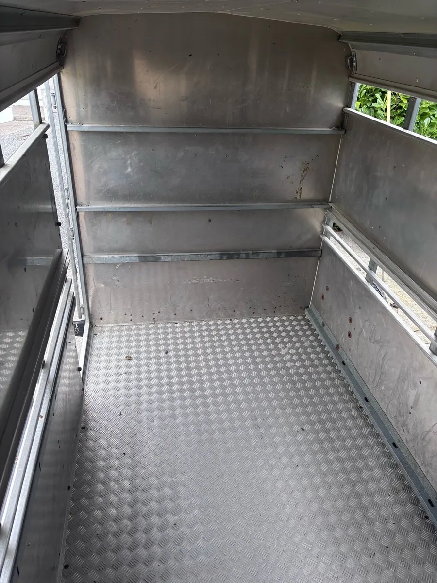 Cattle Box - Image 3