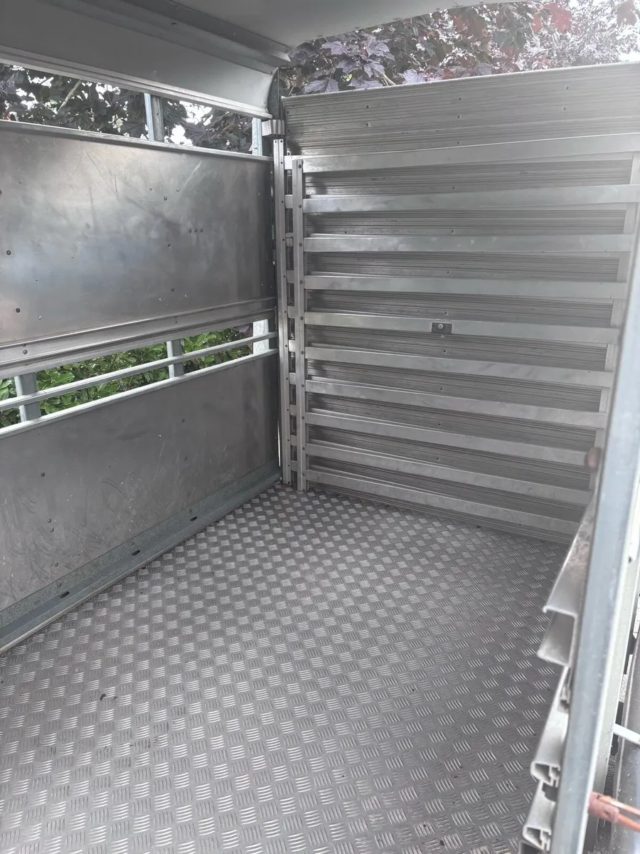Cattle Box - Image 4