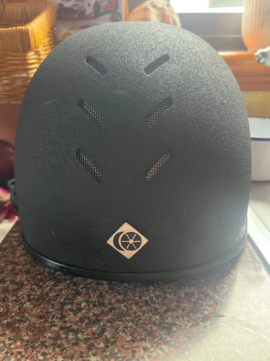 Charles Owen skull riding hat