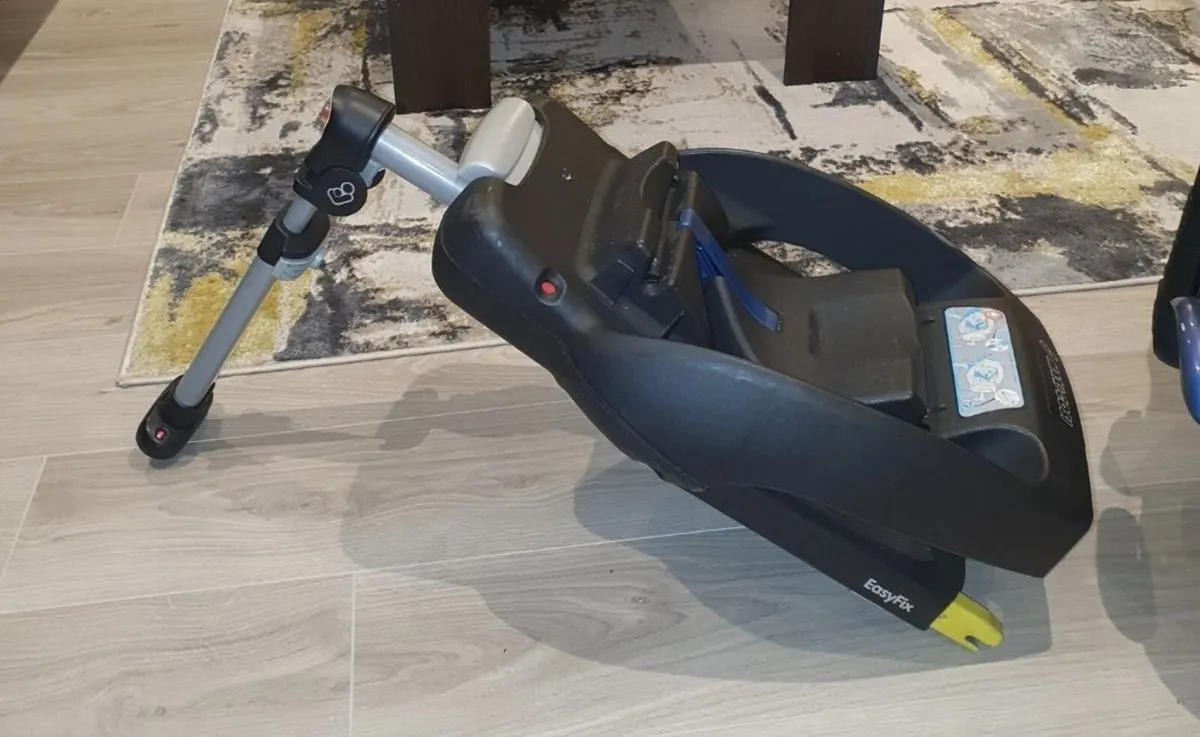 Immaculate Maxi cosi with Isofix - Image 2